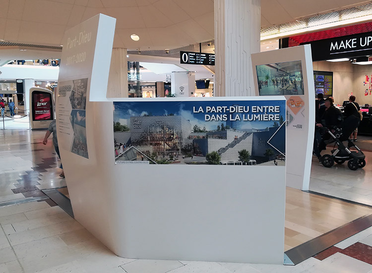 Kiosque Info Travaux installé dans le Centre Commercial Part-Dieu par Crown Heights